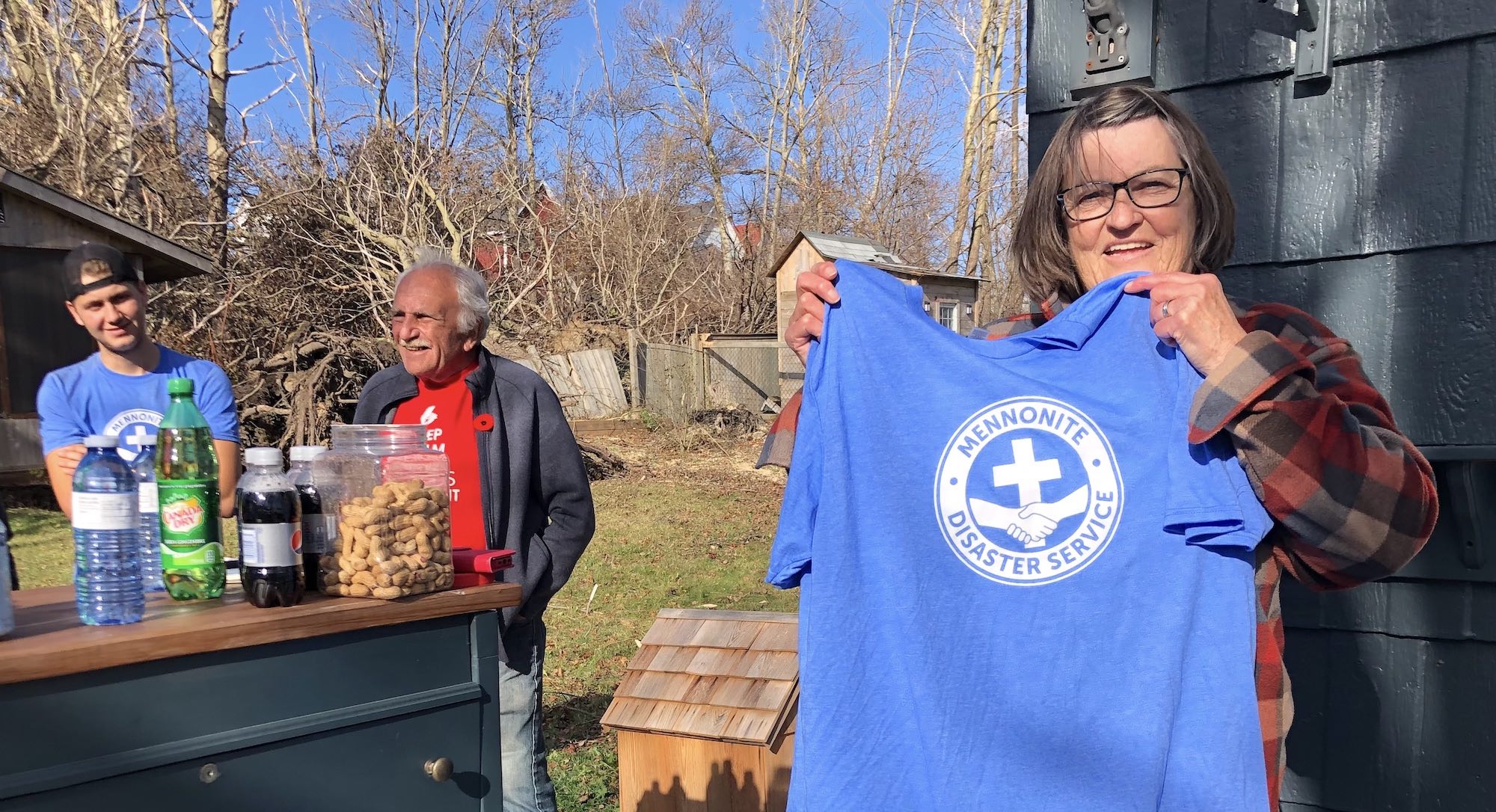 Edith Cerovich shows off an MDS T-shirt given her by a volunteer. 