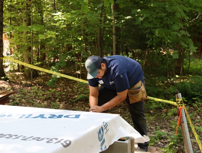 Mario Cruz, a 2024 MDS Canada Service Scholarship recipient, constructs a cabin at an MDS Family Project near Bancroft, Ontario. MDS photo/Nikki Hamm Gwala